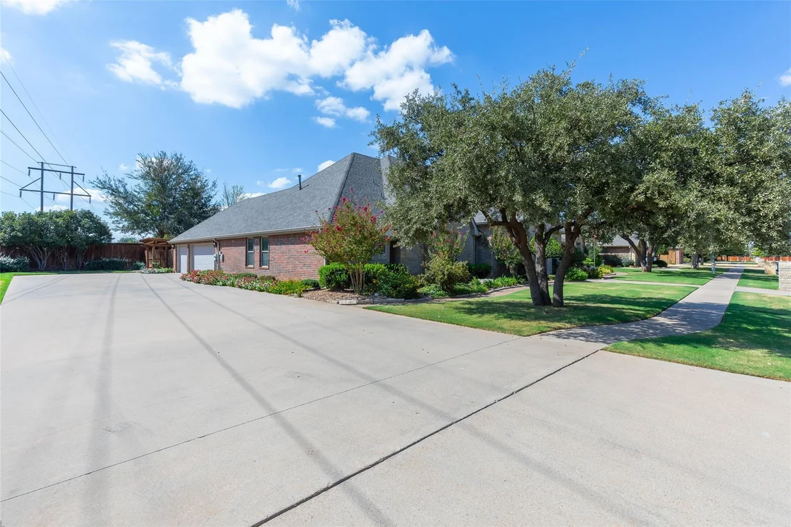 Photo of 2301 Lynbrook Drive