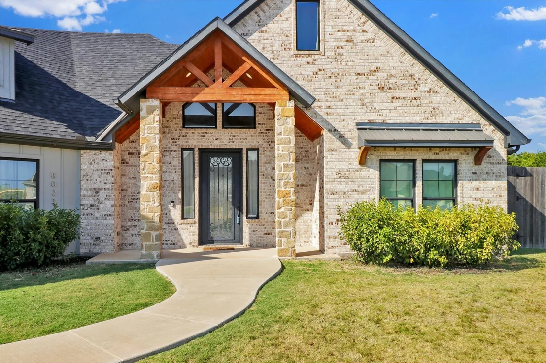 Photo of 8023 Pennington