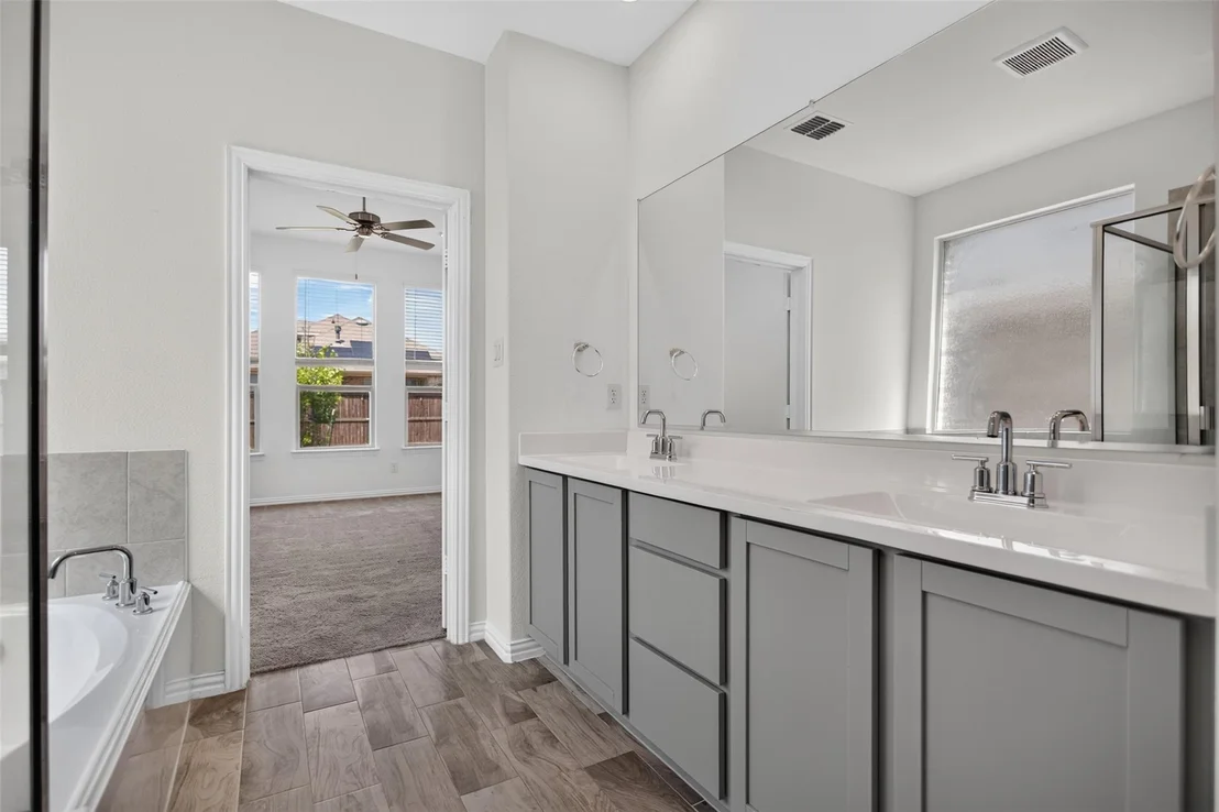 Photo of 729 Lombard Lane