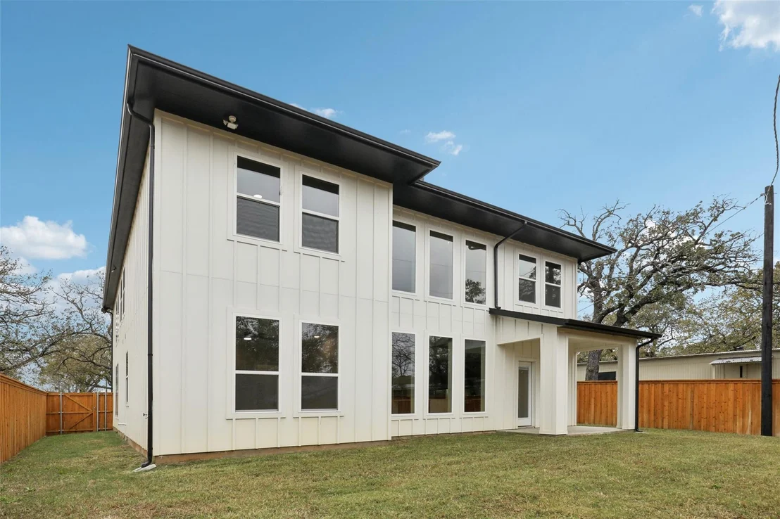 Photo of 1713 Highland Drive W