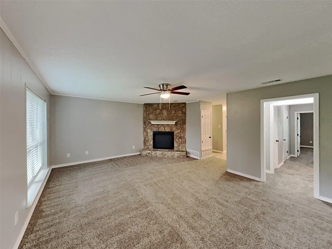 Photo of 702 Redbud Drive