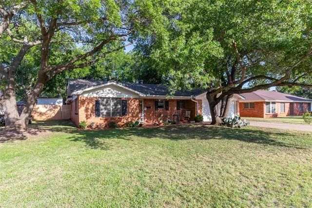 Photo of 2310 Crescent Drive