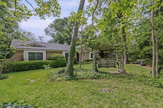 Photo of 805 Evelyn Drive