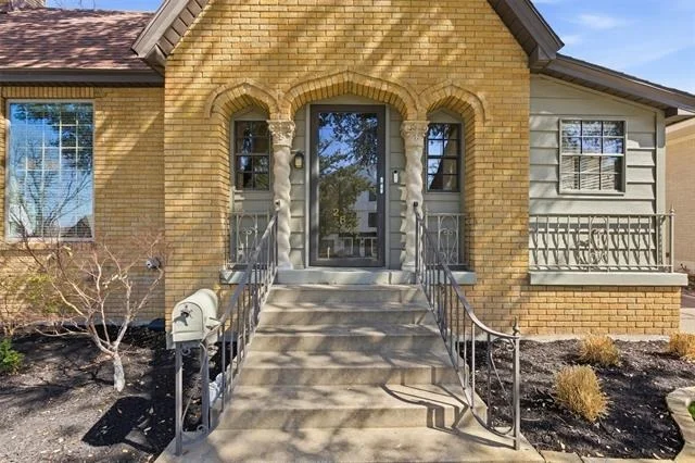 Photo of 2627 Forest Park Boulevard