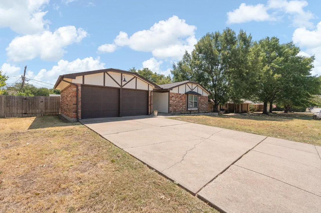 Photo of 433 Black Oak Lane