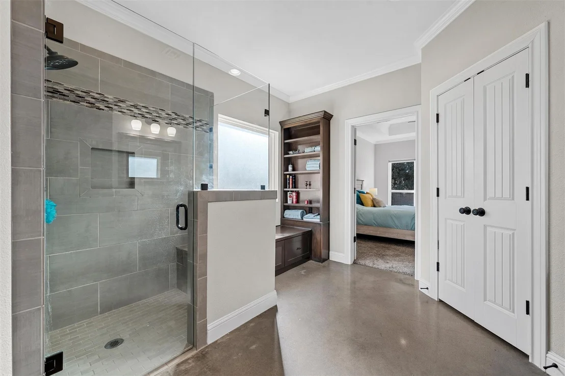 Photo of 580 Whispering Oaks