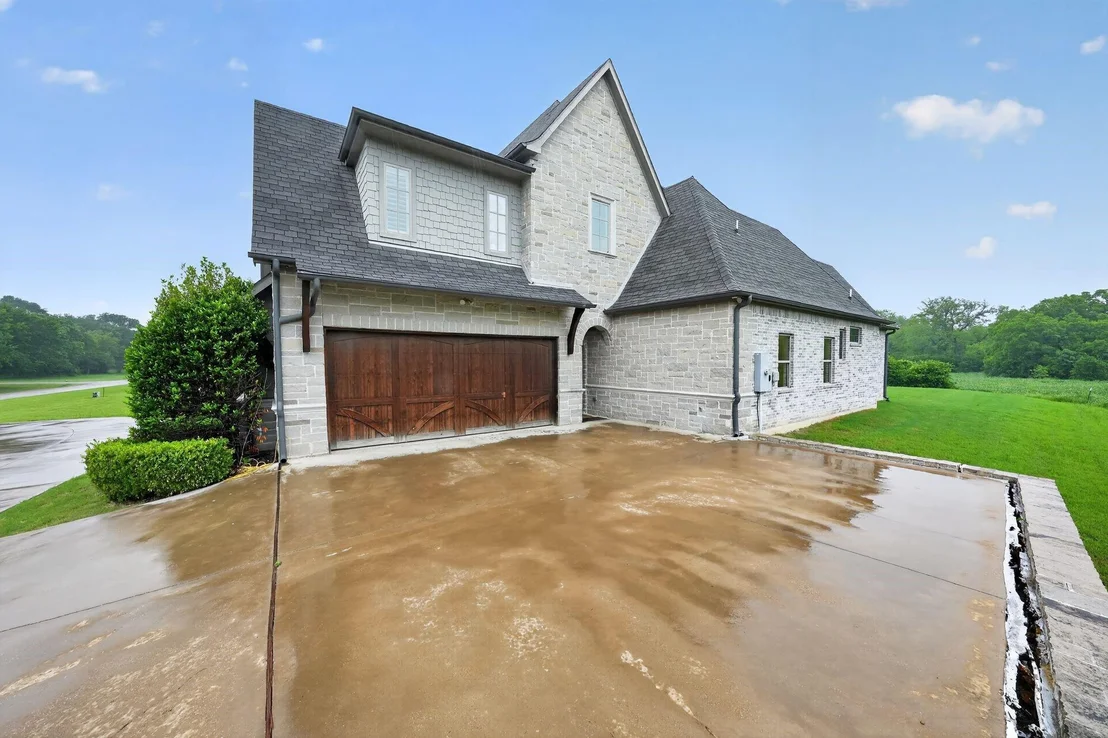 Photo of 230 Oak Tree Drive