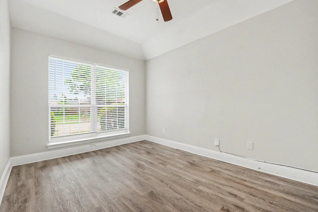 Photo of 9901 Queens Road
