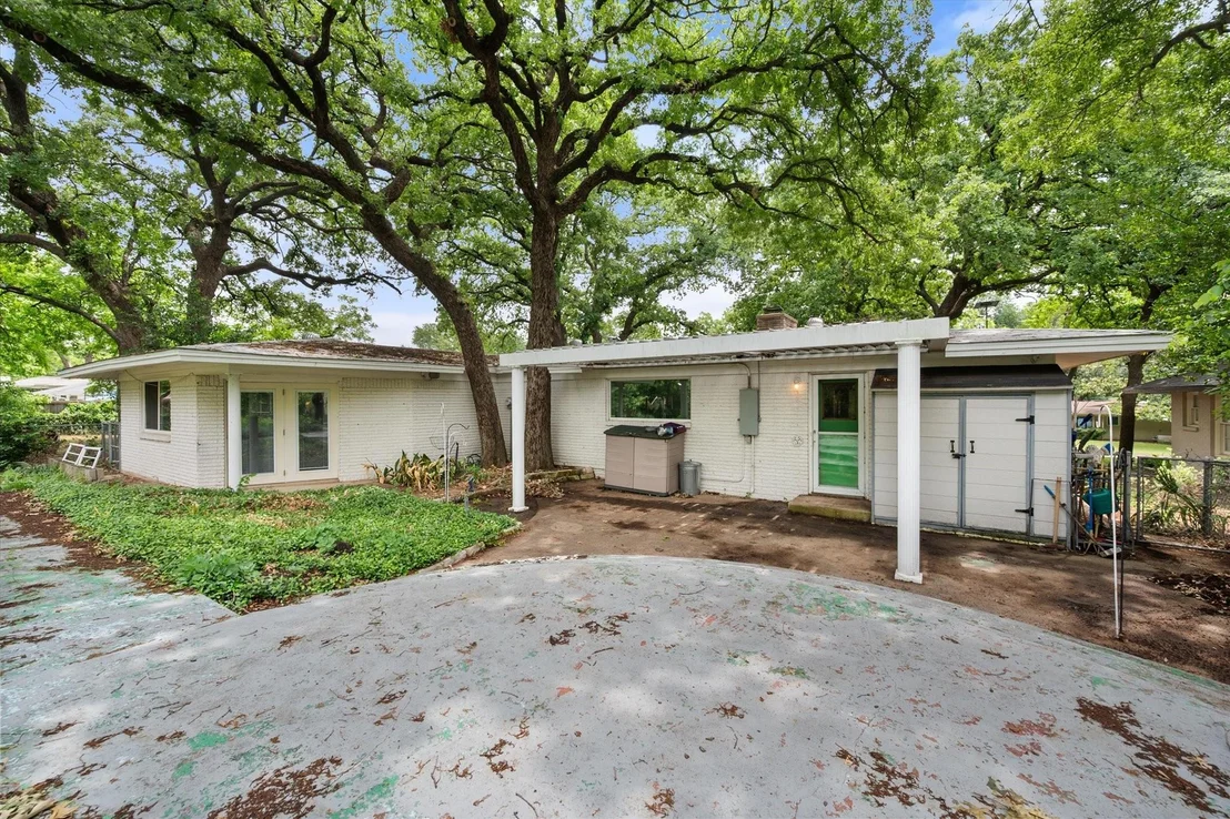 Photo of 1209 W Lilly Lane
