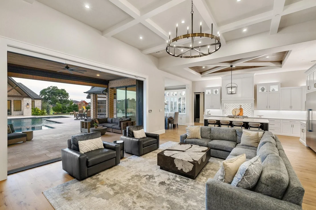 Photo of 660 Louise Drive