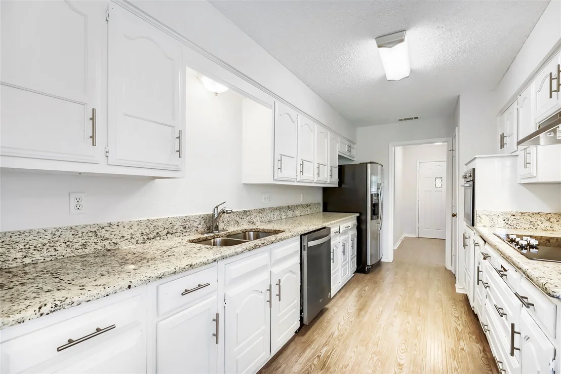 Photo of 814 Oakbluff Drive