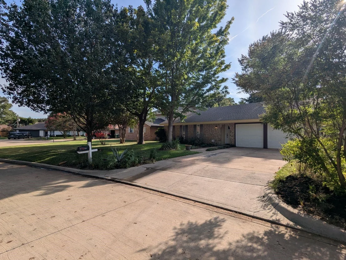 Photo of 2908 Ashbury Drive