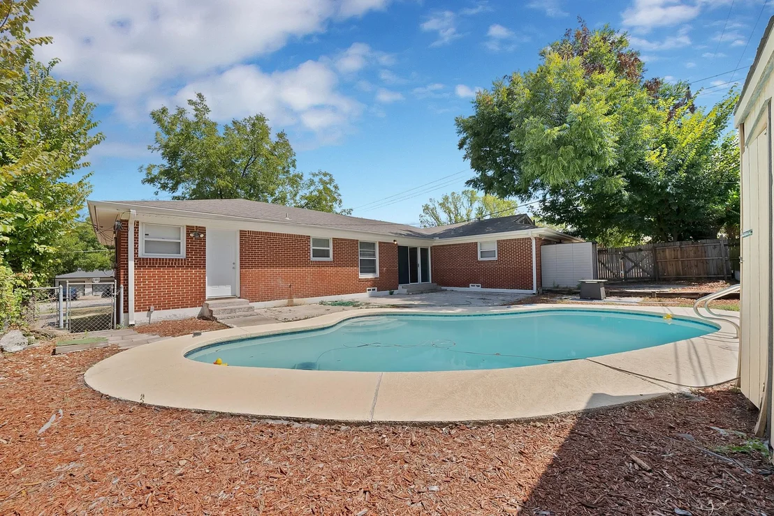 Photo of 1003 Brookhollow Drive
