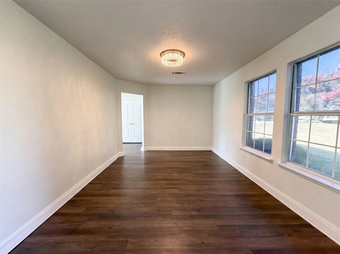 Photo of 3940 Victory Court