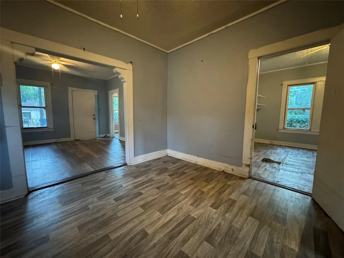 Photo of 2721 Homan Avenue