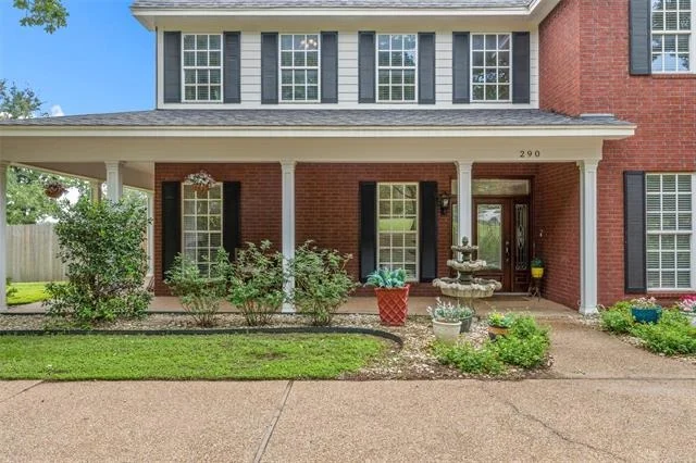 Photo of 290 Bolton Circle