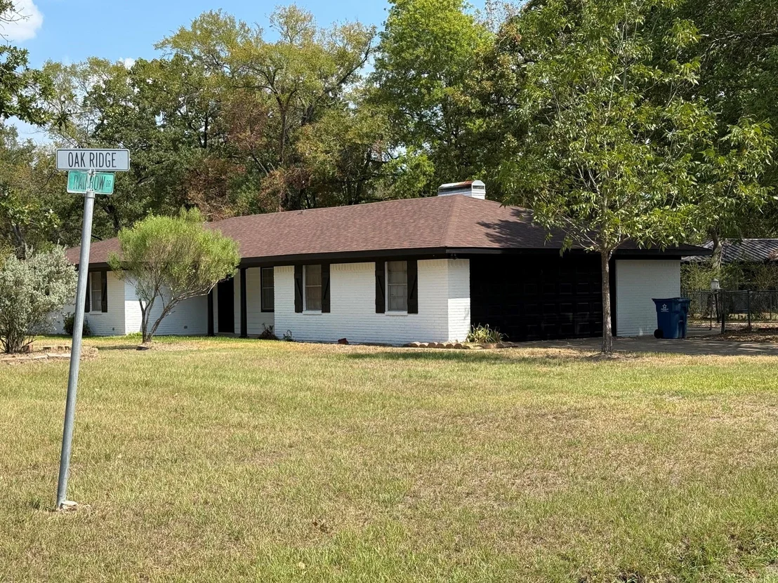 Photo of 1 Oakridge Circle