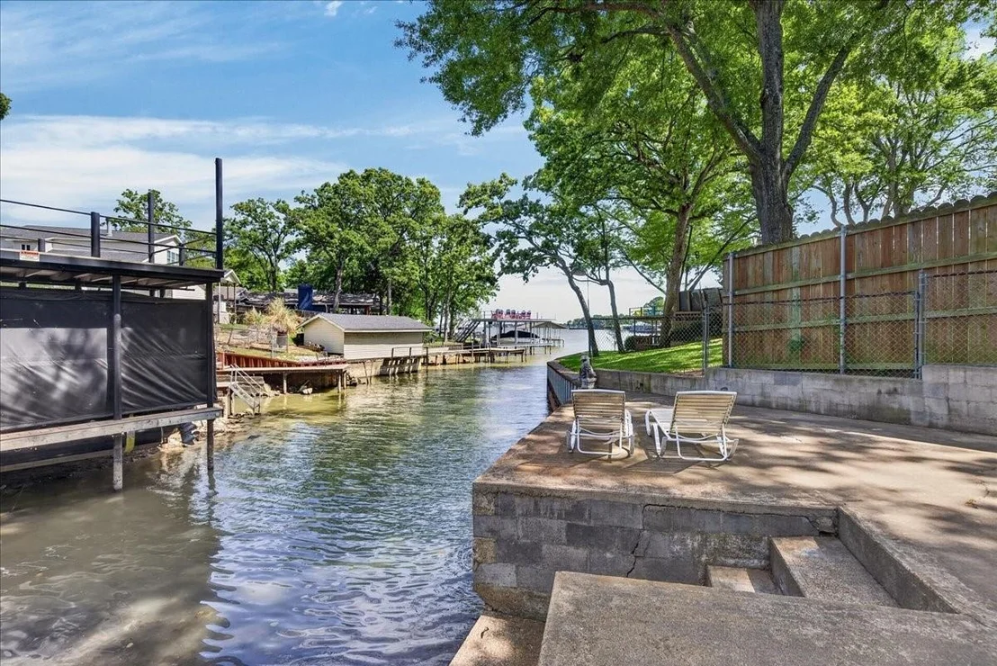 Photo of 1529 Oak Shore Drive