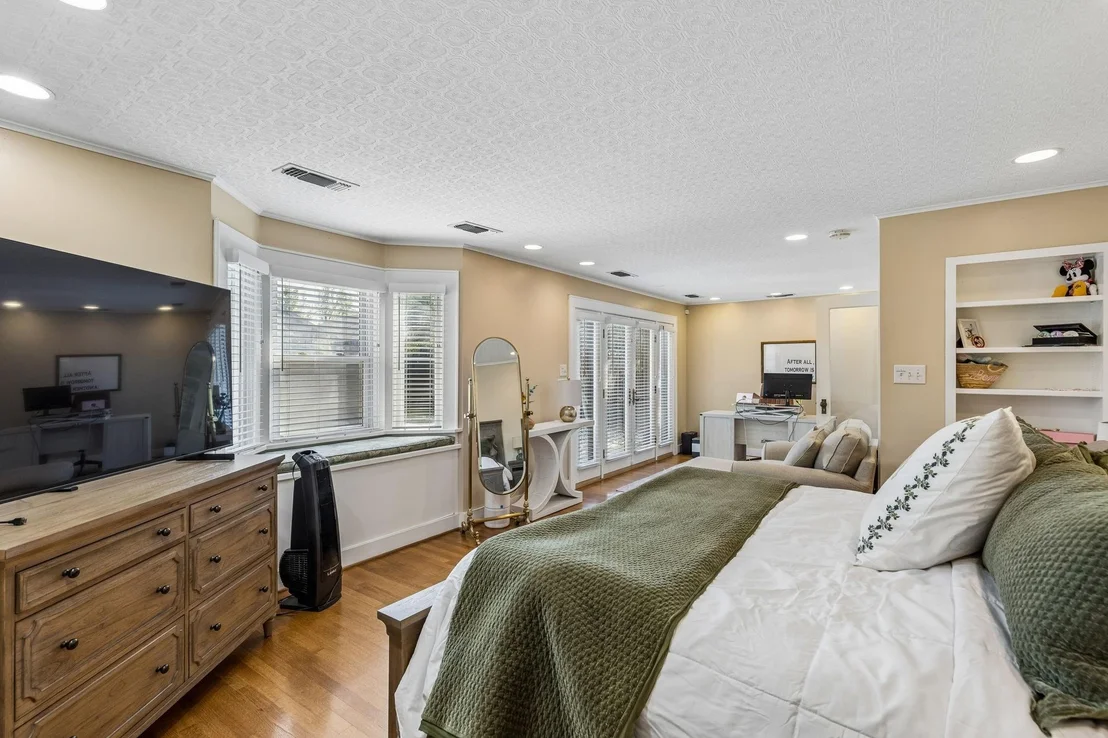 Photo of 2235 Mistletoe Boulevard