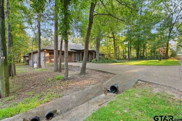 Photo of 1620 Brookhollow Drive