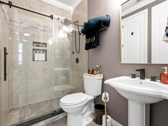 Photo of 4956 Exposition Way