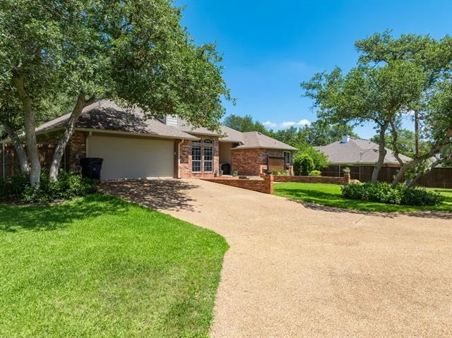 Photo of 100 Twisted Oak Lane