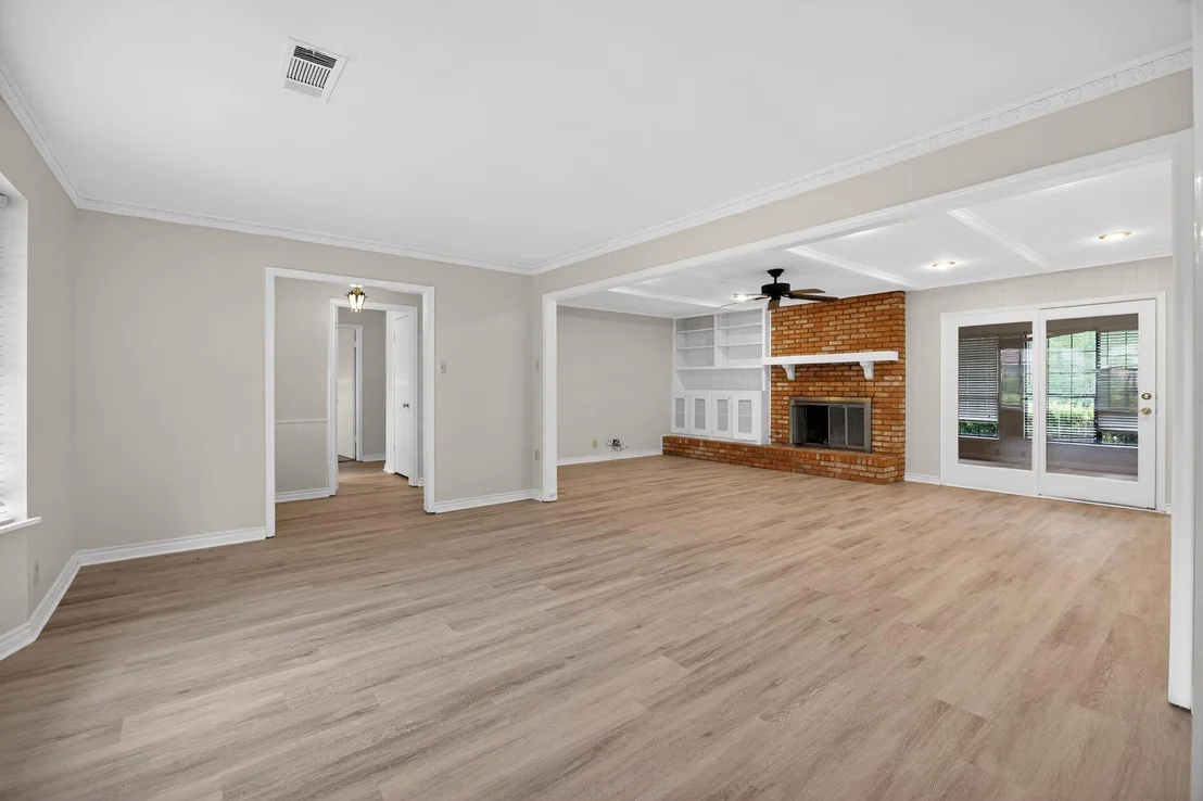 Photo of 1616 W Shields Drive