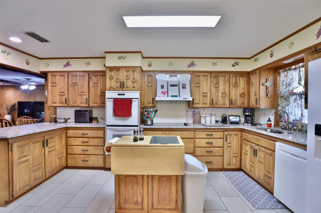 Photo of 448 Elmdale Road S