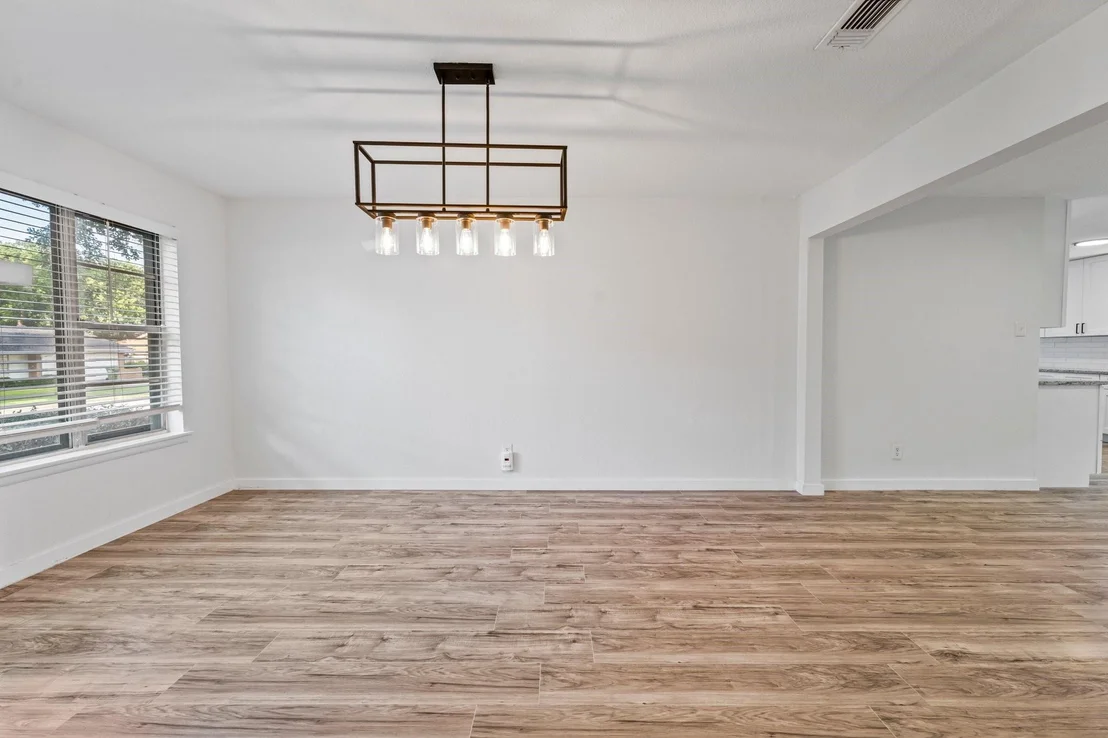 Photo of 600 Circleview Drive N
