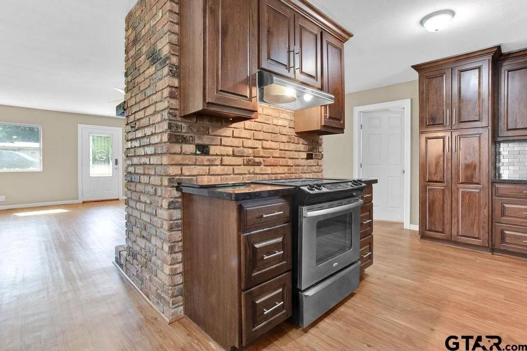 Photo of 213 Treetop Lane