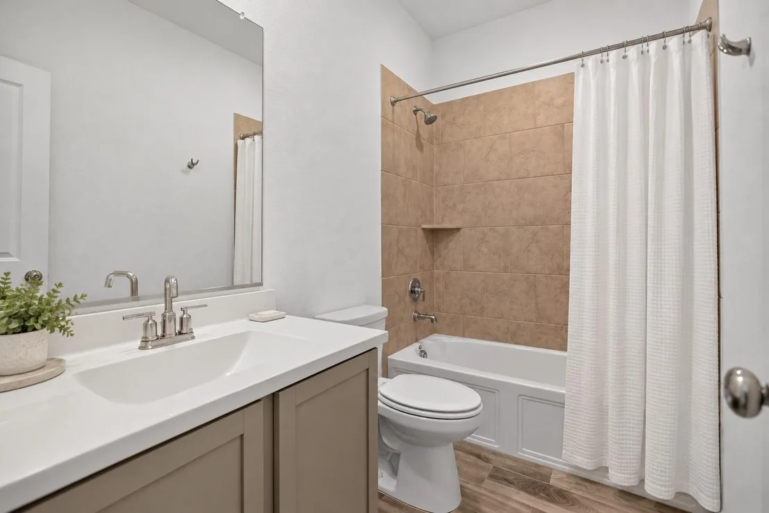 Photo of 729 Lombard Lane