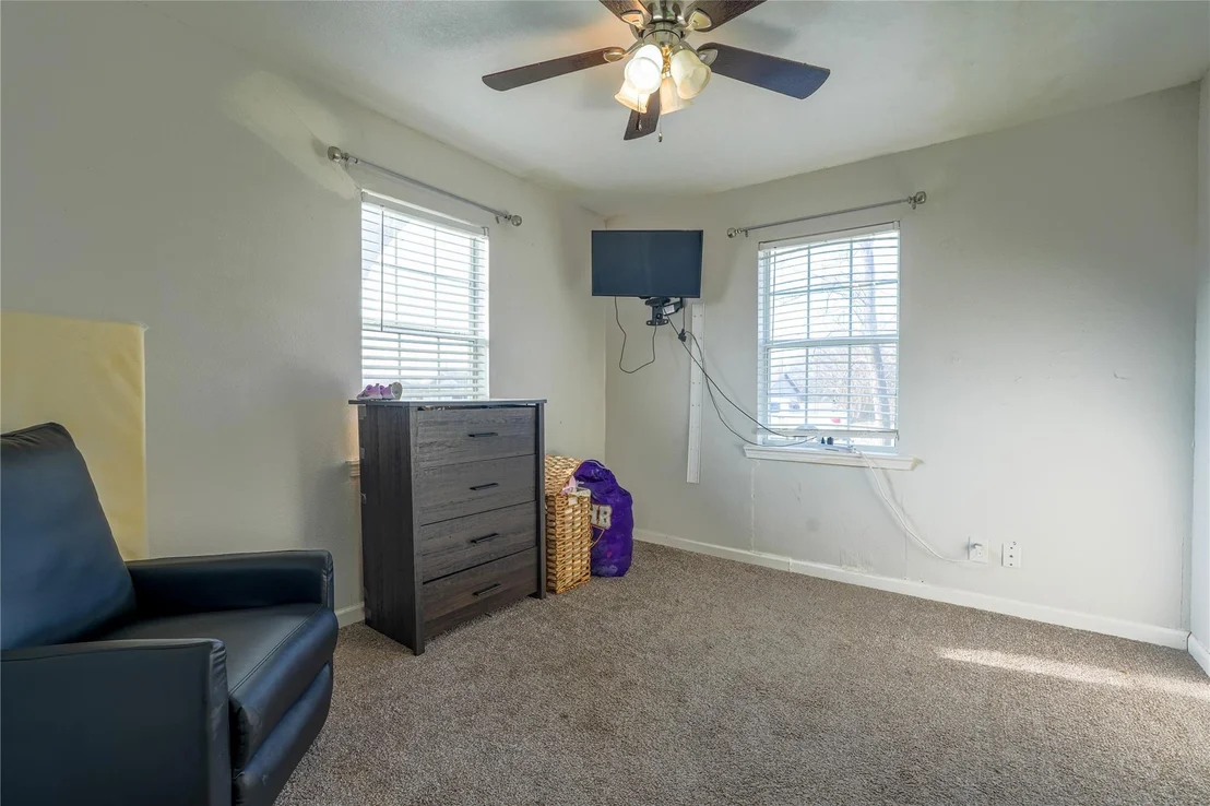 Photo of 200 W Greenbriar Street