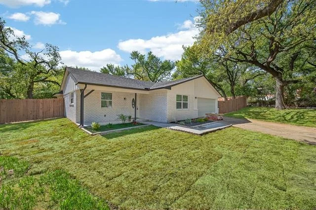 Photo of 614 Lakeside Drive Drive