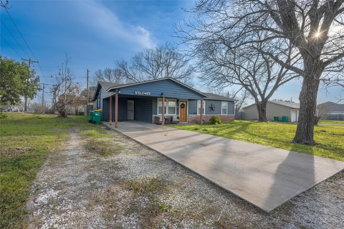 Photo of 200 W Greenbriar Street
