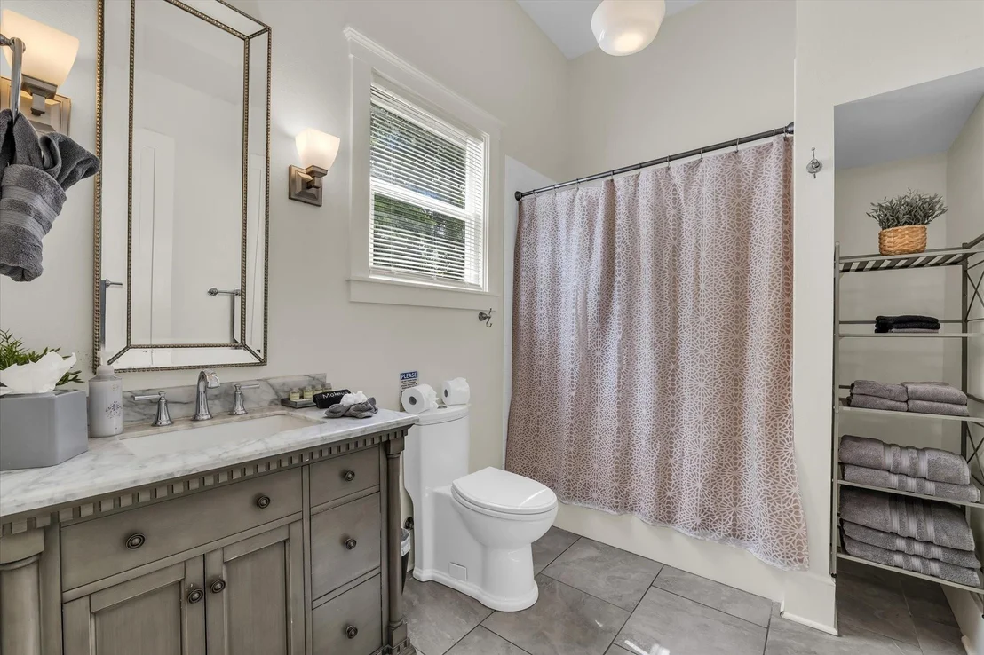 Photo of 2811 Washington Avenue