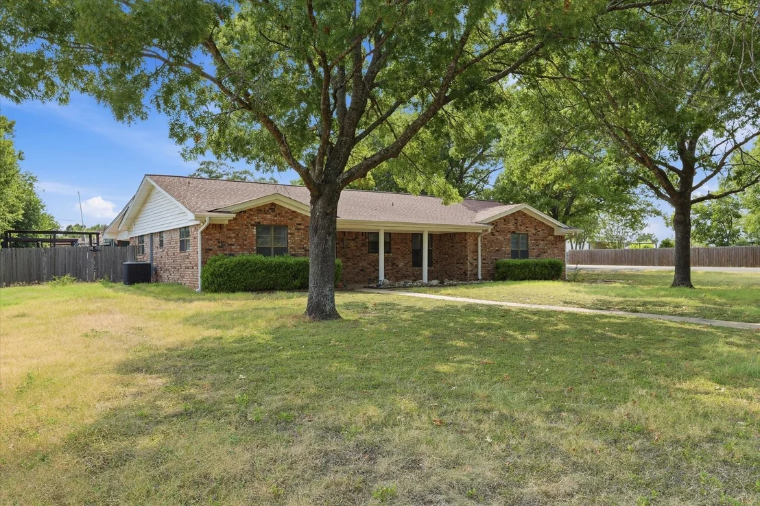 Photo of 140 Towne West Drive