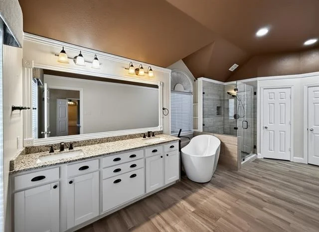Photo of 2025 Fair Oaks Circle