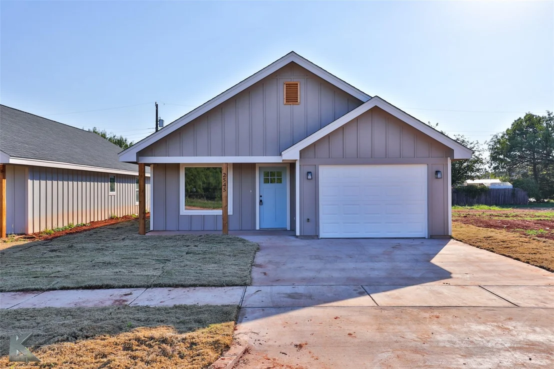 Photo of 2571 Bel Air