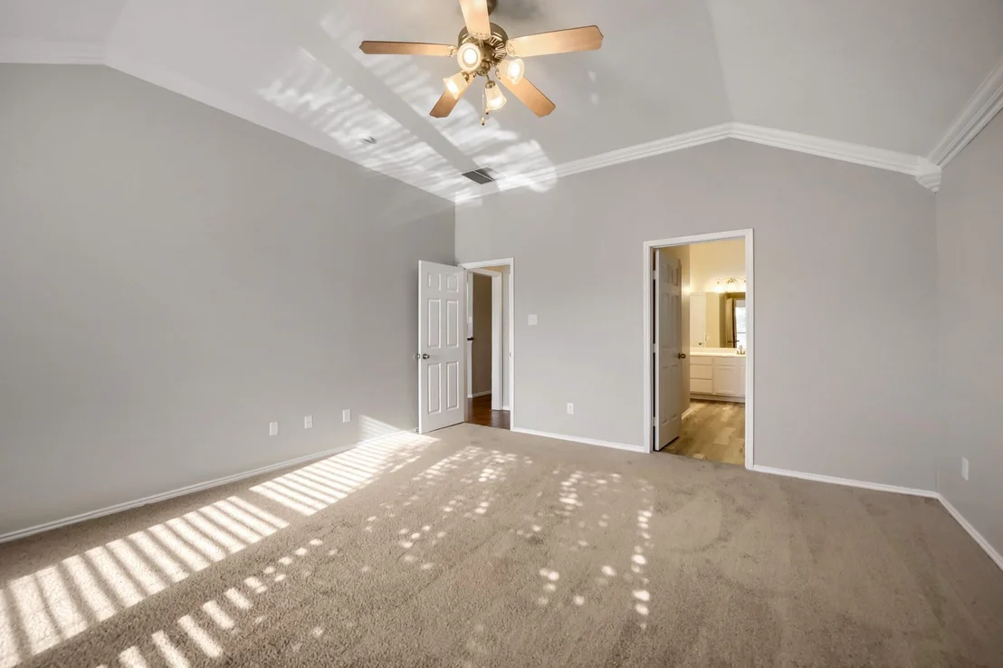 Photo of 915 Hidden Oaks Drive
