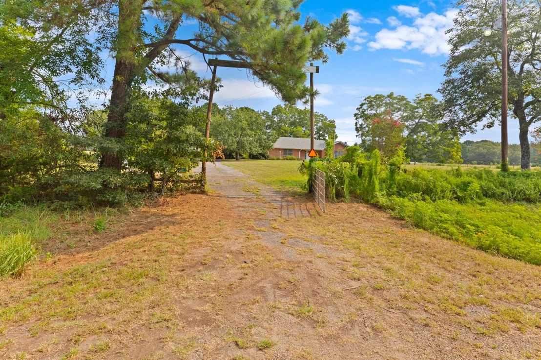 Photo of 3349 E State Highway 154