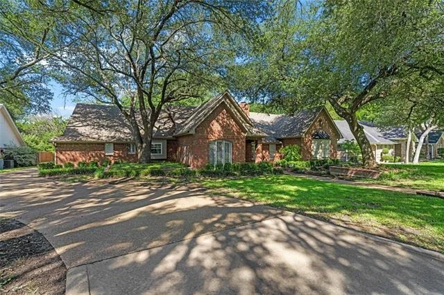 Photo of 3000 Chimney Hill Drive