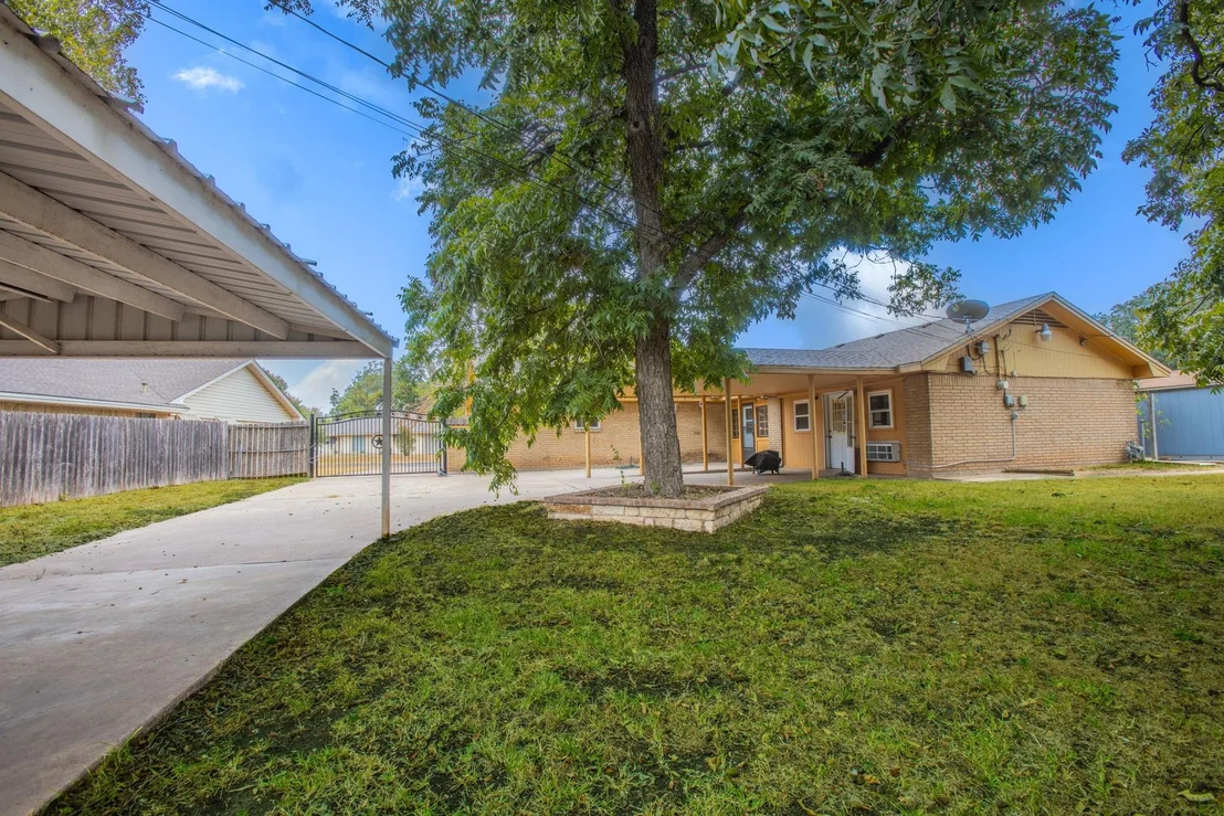 Photo of 5719 Stratford Drive