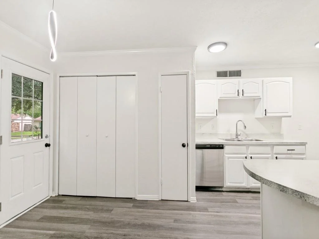 Photo of 905 Hawthorne Drive