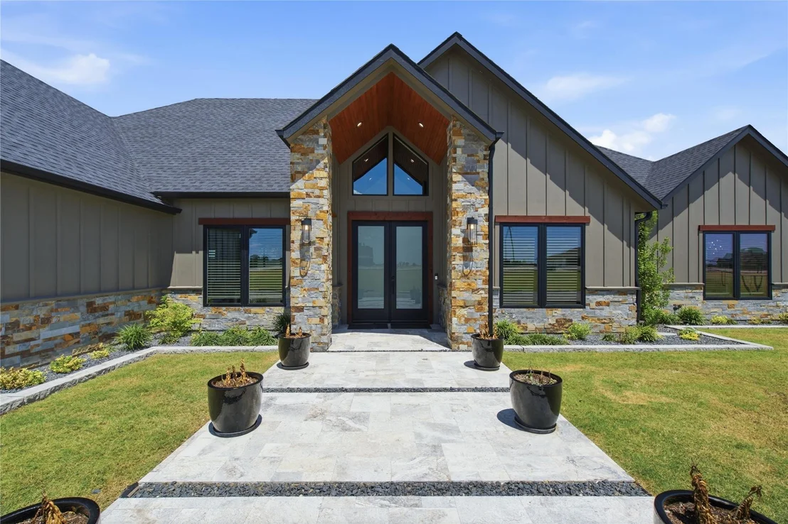 Photo of 2223 Grass Roots Road