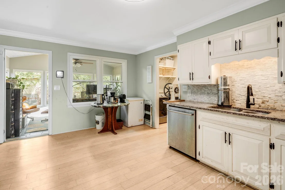 Photo of 1737 Whitesides Road