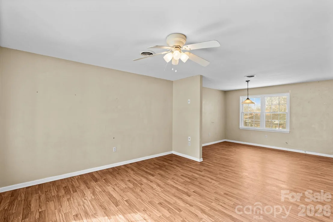 Photo of 535 Log Barn Road