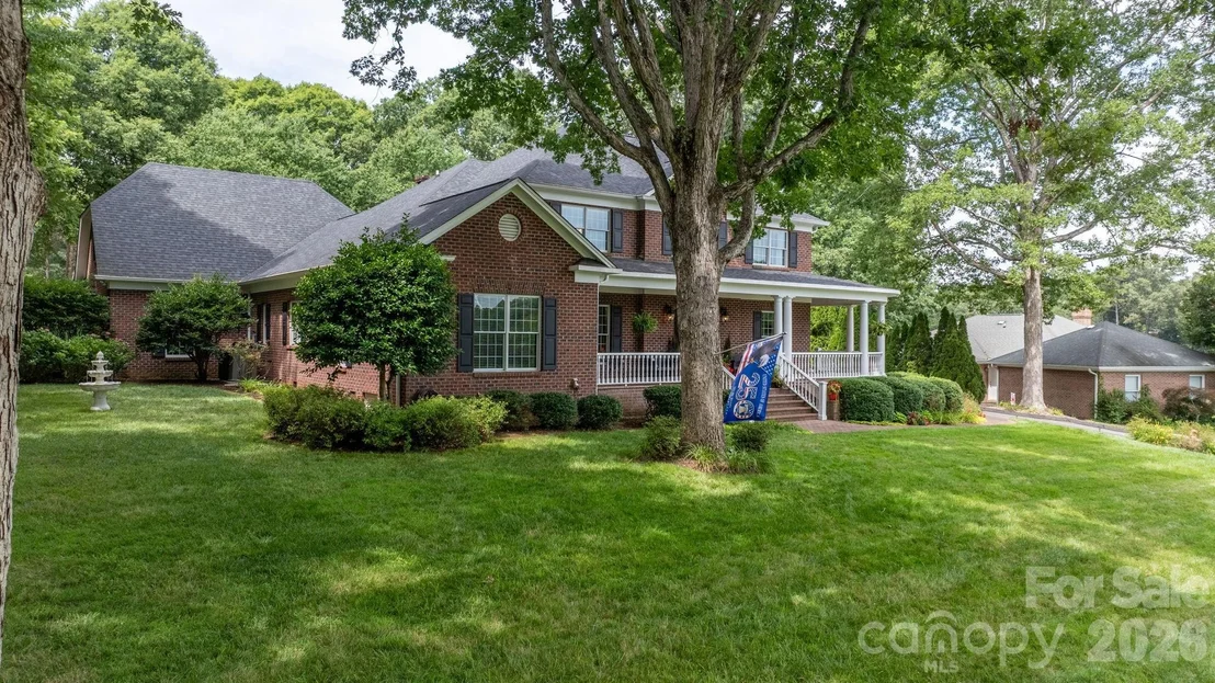 Photo of 3740 Pinecrest Drive NE