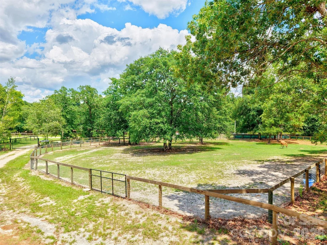 Photo of 1377 Pine Road