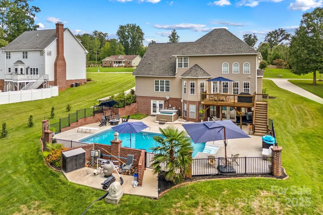 Photo of 415 Autumnlight Drive