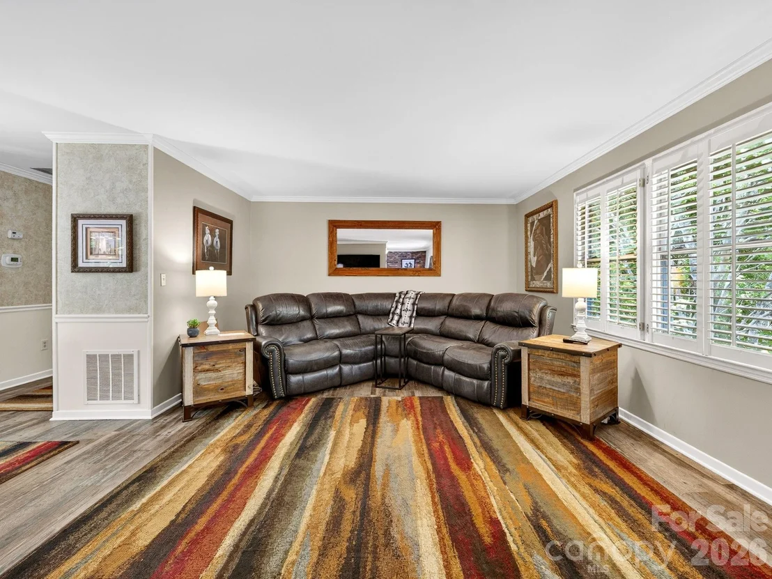 Photo of 707 Dogwood Trail